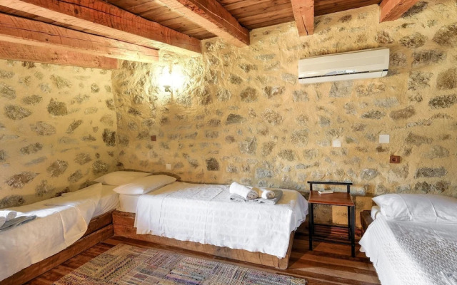 Inviting Villa In Palaiochora With Sea And Mountain Views