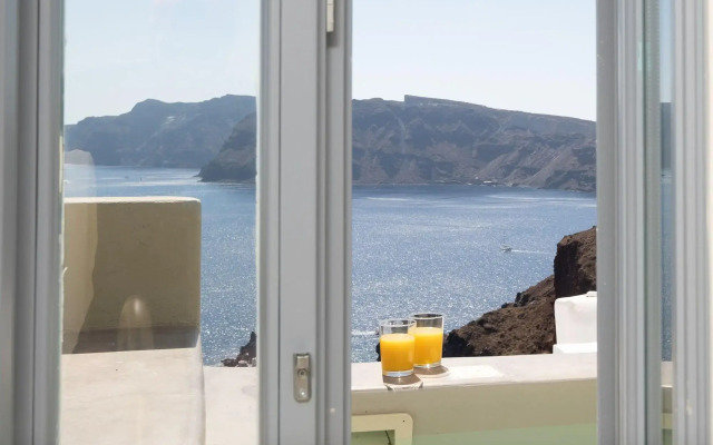 SantorOia Luxury Suites