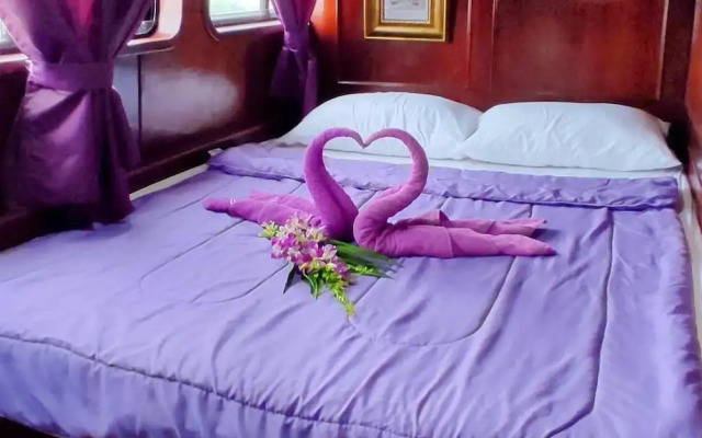 Sabai Sabai Liveaboard Bangkok
