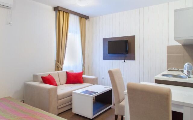 Hotel Ema