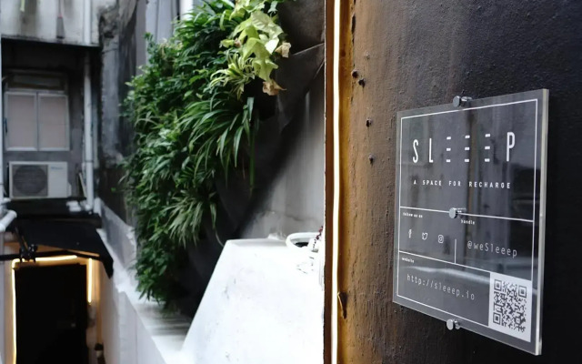 SLEEEP - Capsule Hotel
