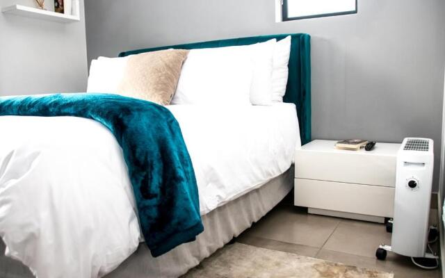 “Pop Inn” modern apartment in heart of Bryanston