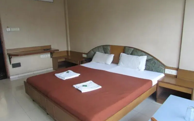 Dwarka Hotel