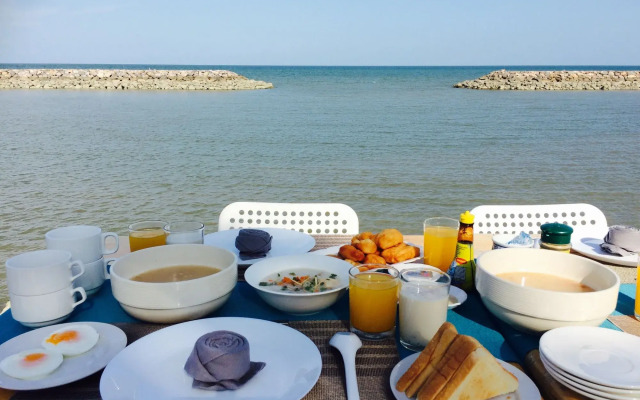 Chomtalay Resort at Had Chaosamran Beach