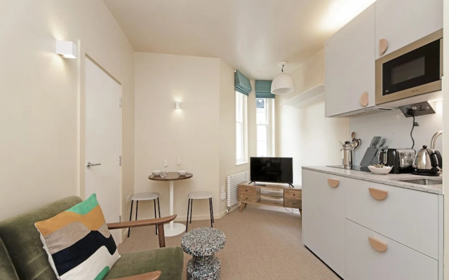 Bijou Lower Ground Studio in Primrose Hill Terrace