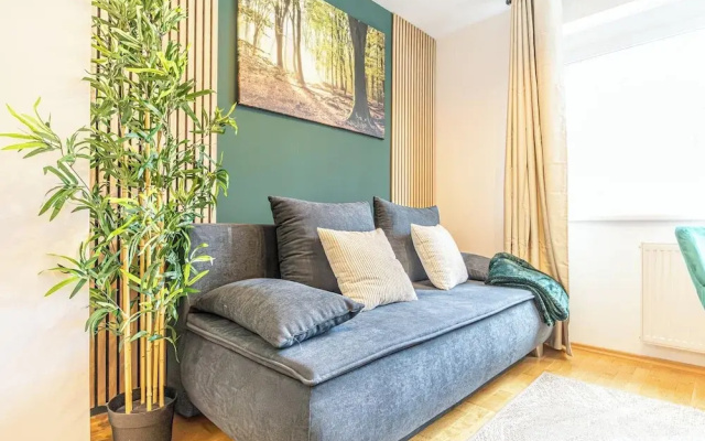 City Center Metro 1BR 1LR King Bed