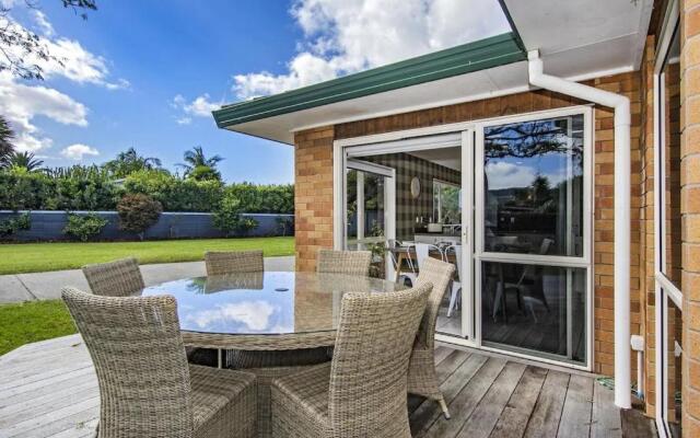 Hidden Mangawhai Oasis with large gardens