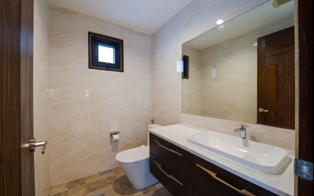 Luxury 5 Bedroom Villa nr to Beach - SRS