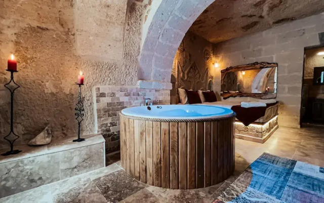Bayar Cave Suites