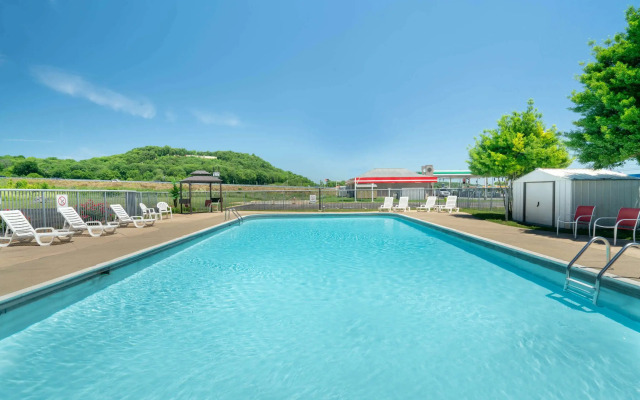 Days Inn by Wyndham Cave City