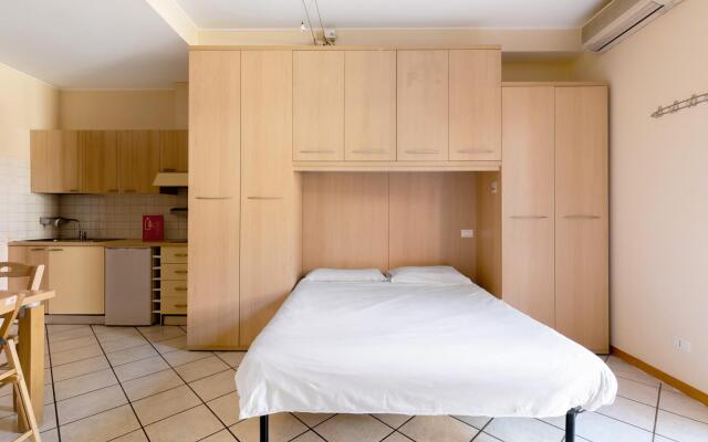 Calari 9 - Bright Studio With Balcony