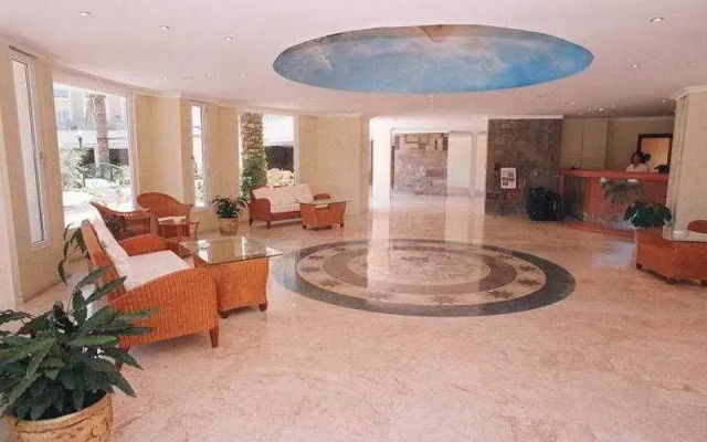Royal Palm Beach Hotel