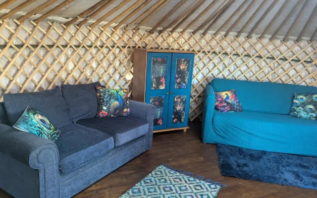 Love2Yurt