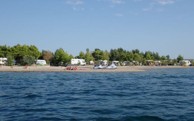 Mobile Home Pisak-directly on the Pebble Beach