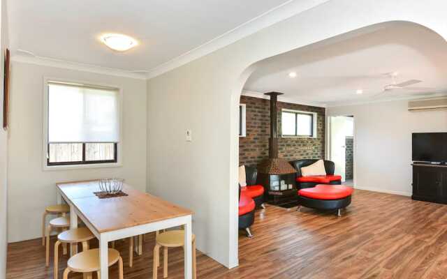 The Noraville House - Large Family Home