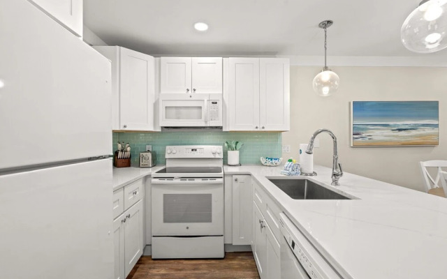 140 Feet To White Sandy Beaches! Newly Renovated! Pool! Grill!