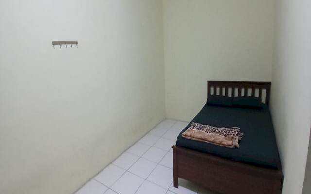 OYO 93861 Adinda Guest House Syariah