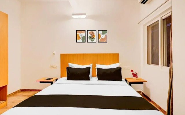 Spacious Comfort Stays Near Aerospace Museum
