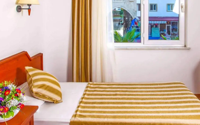 Отель Xeno Eftalia Resort 