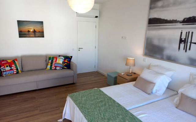 white pearl apartment central confy spacious