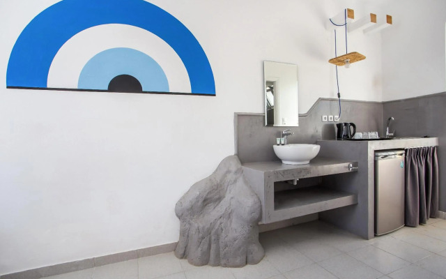 Tinas Plus Hotel