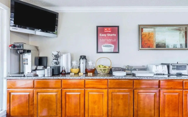 Econo Lodge Woodland near I-5