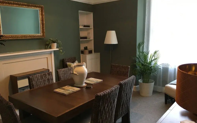 Chic City Centre Georgian Maisonette