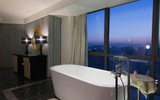 Orange Hotel Select