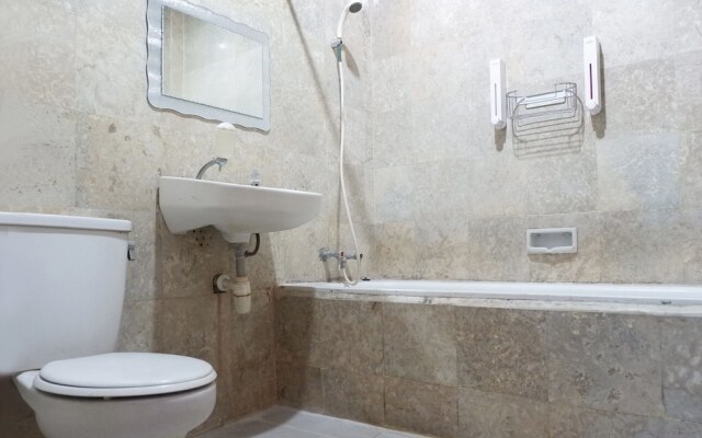 OYO 392 Hotel Mawar Saron