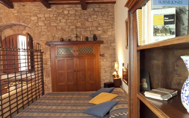 Loggia dei Maestri Comacini