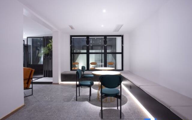 Laizhu Hotel (ChengduTaiKoo Li Chunxi Road)