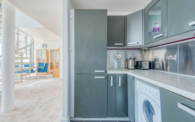 Jibbs Corner Penthouse Apartment