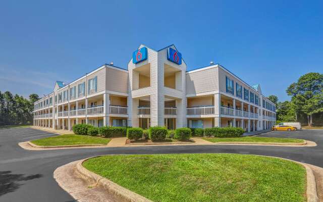 Motel 6 Raleigh, NC - North