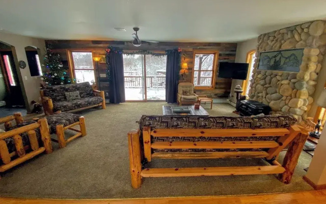 Moose Lodge and Cabins by Bretton Woods Vacations
