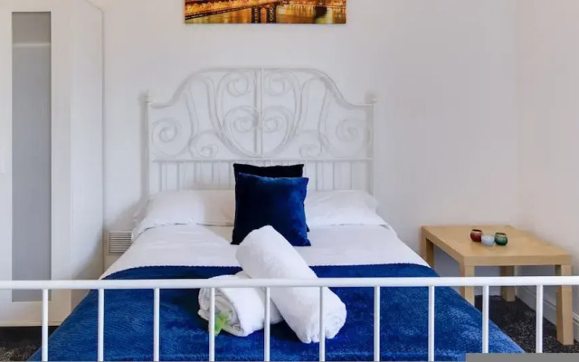Stayzo House Accommodation - Coventry Free Parking