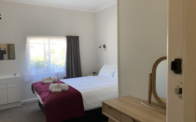 Ikamatua Hotel