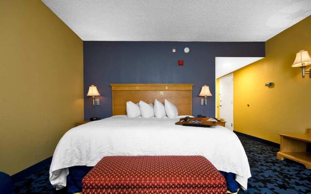 Hampton Inn & Suites Jacksonville Deerwood Park