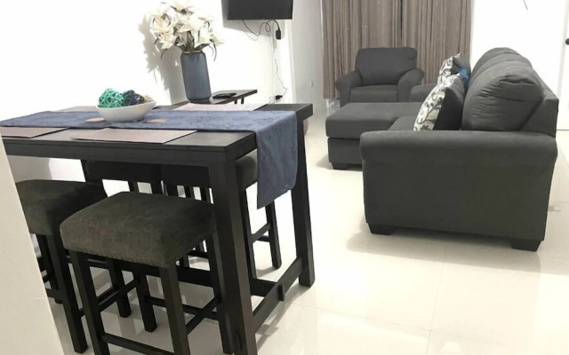 Modern Luxury 1BR Condo in Kingston