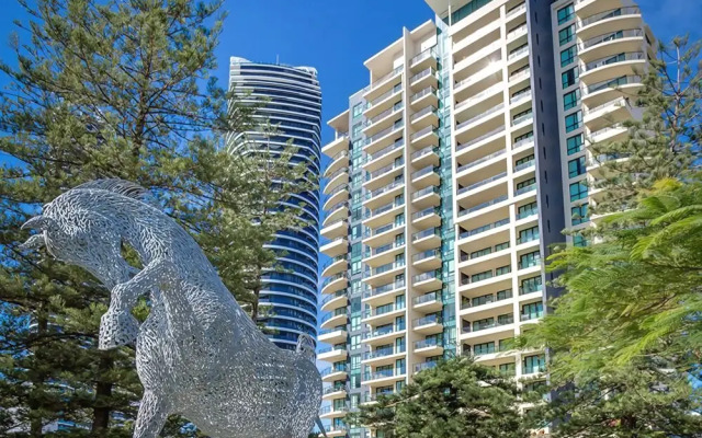 Broadbeach on the Park 2 Bedroom Apartment