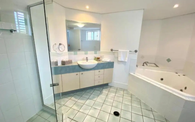 Sailfish Cove & RIVA Apartments