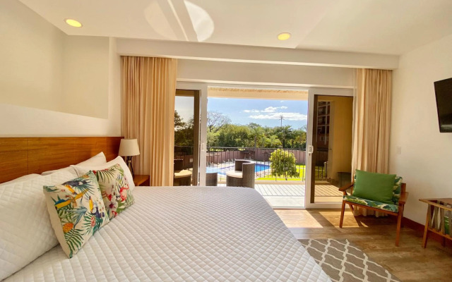 Tropical Luxury 2Bdr condo - Pool view - At the Beach