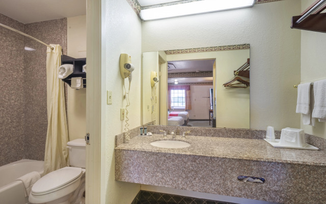 Three Rivers Executive Inn & Suites By OYO