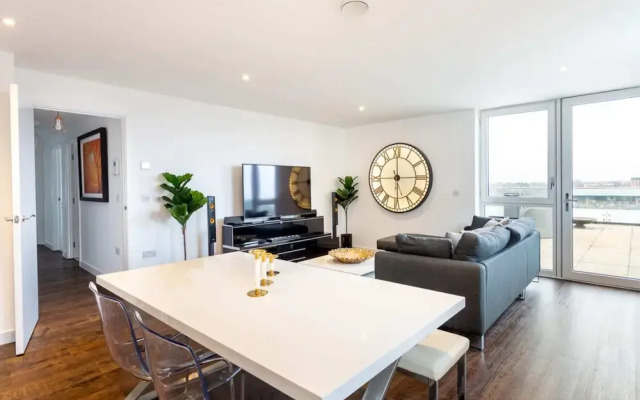 Stunning Brentford Penthouse