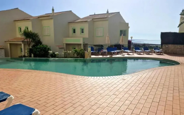 Spacious 3 bedroom apartment with seaview