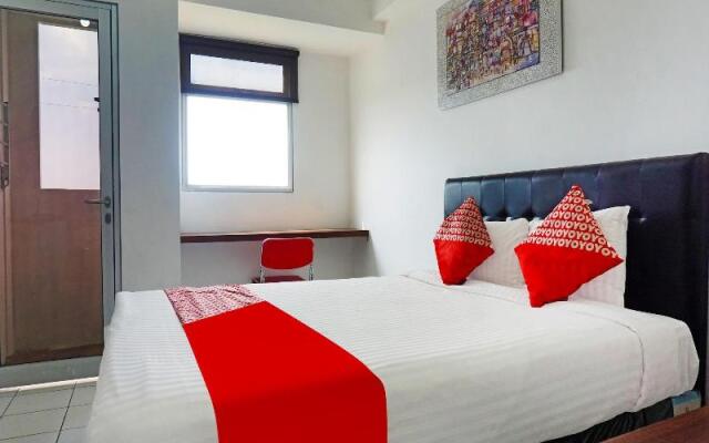 Super OYO 91593 San San Rooms Gunung Putri Square