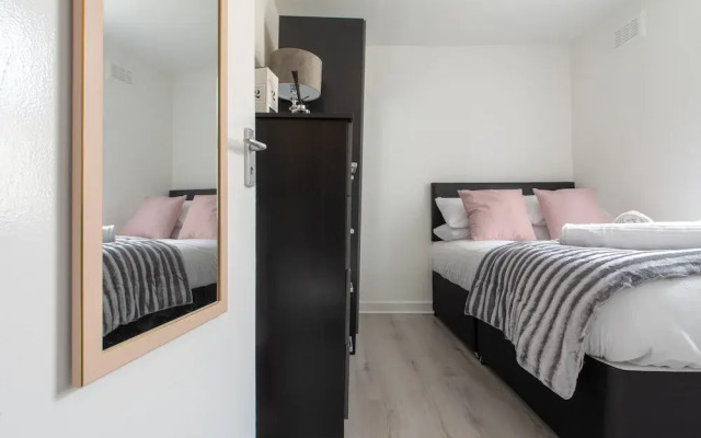 Lux Apartments 4 Bedroom House Sutcliffe