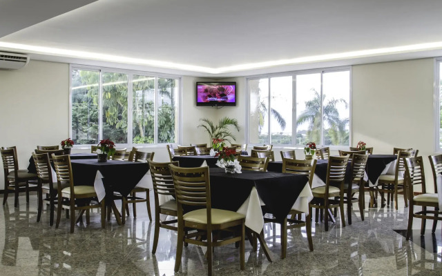 Colonial Plaza Hotel