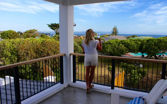 Whale Rock Luxury Lodge