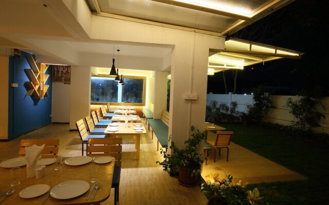 OYO 7673 The Ark Apartment Hotel