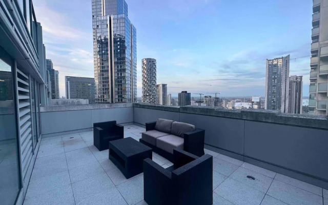Stunning 4-bed Duplex Penthouse in London